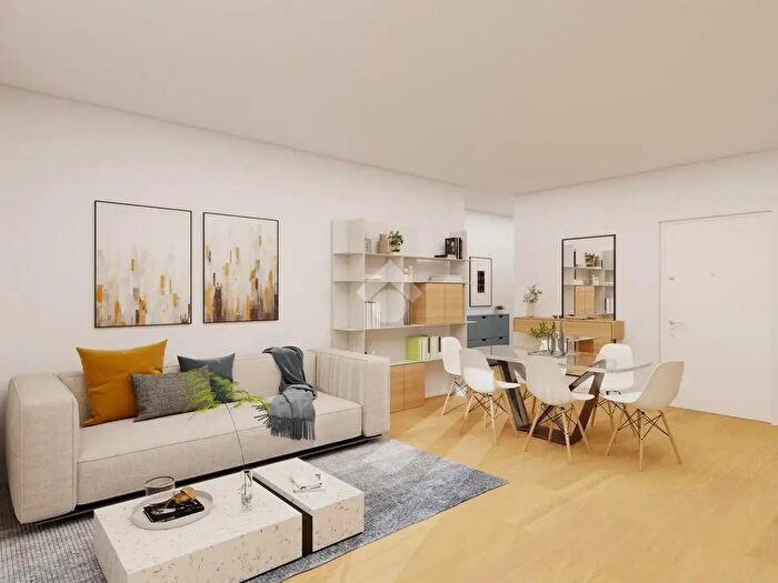 Appartamento trilocale in vendita in Via Prisciano, Roma