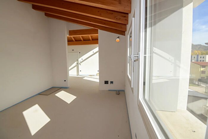 Appartamento con 6 locali in vendita in Chiampo