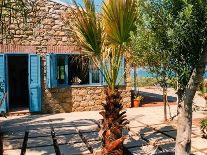 Casa quadrilocale in vendita in Contrada Buzza, Caronia