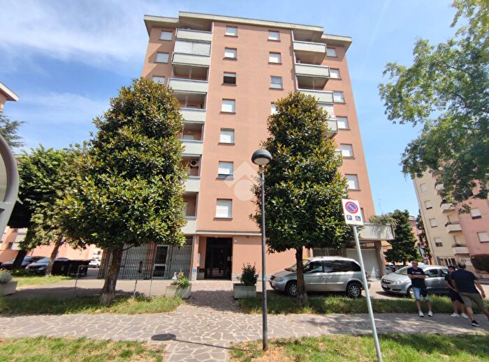 Appartamento quadrilocale in affitto in Via Pezzana, Carpi