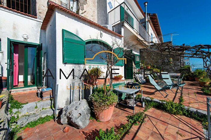 Appartamento trilocale in vendita in Via Lama Paletta Snc, Amalfi