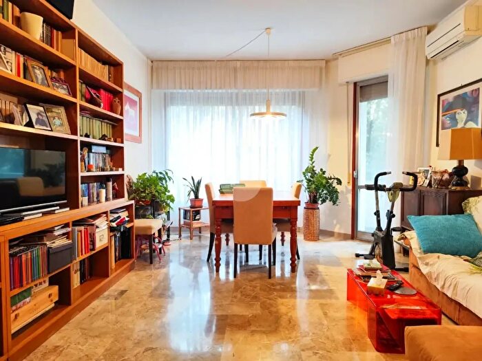Appartamento con 6 locali in vendita in Viale Edmondo De Amicis, Firenze