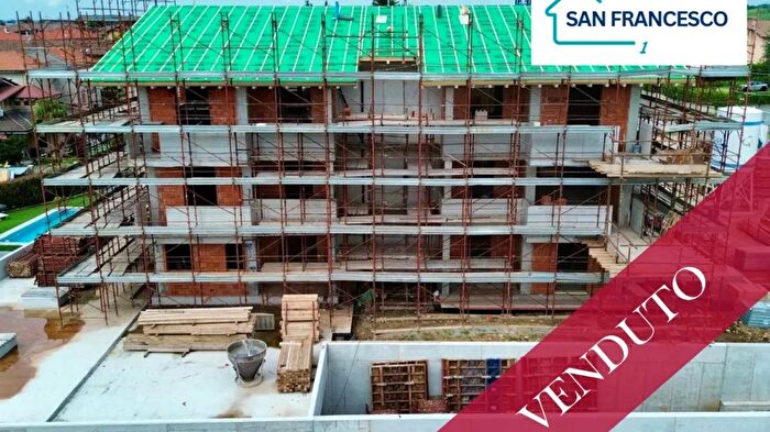 Casa trilocale in vendita in Via S Francesco Lazzate, Lazzate