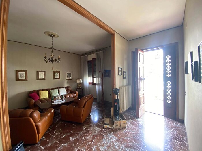 Casa con 7 locali in vendita in Via II Giugno a Certaldo Firenze, Certaldo
