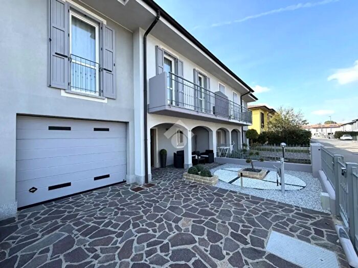 Casa quadrilocale in vendita in Via Don Lorenzo Milani, Romanengo