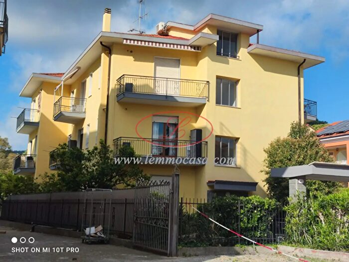 Appartamento trilocale in vendita in Via Fabio Filzi, Diano Marina
