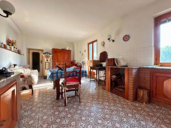 Casa con 12 locali in vendita in Via Edmondo De Amicis, Santhia'