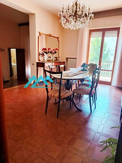 Appartamento con 6 locali in vendita in Via Euste Nardi, Venarotta