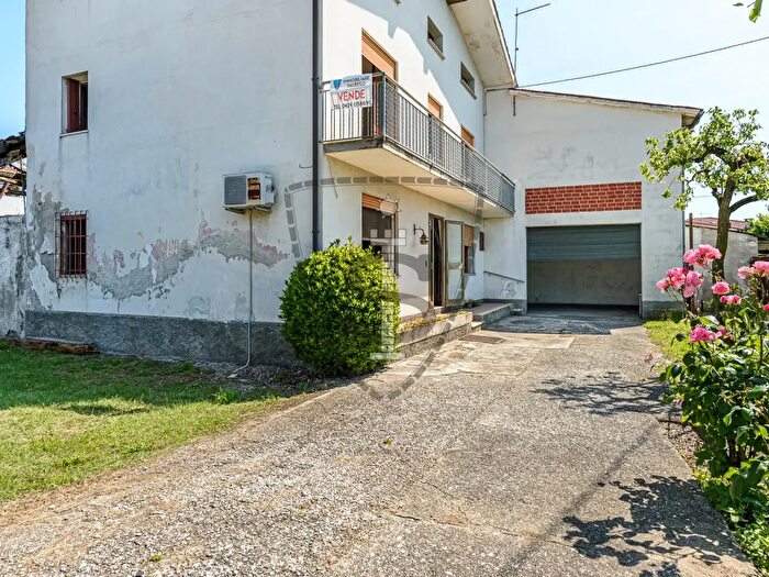 Casa con 6 locali in vendita in Tezze sul Brenta Via G Mazzini, Tezze Sul Brenta