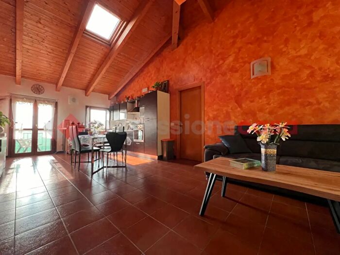 Appartamento trilocale in vendita in Via Barbieri, Isola Rizza