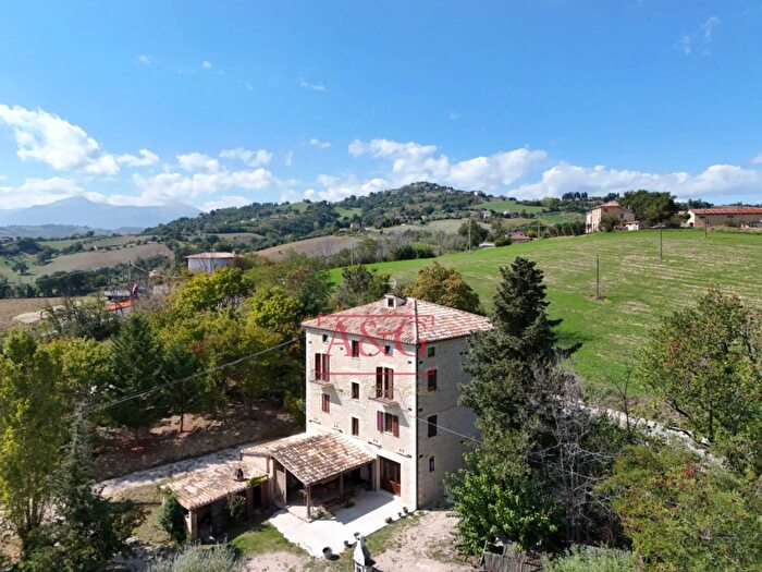 Casa con 20 locali in vendita in Contrada Biordi, Penna San Giovanni