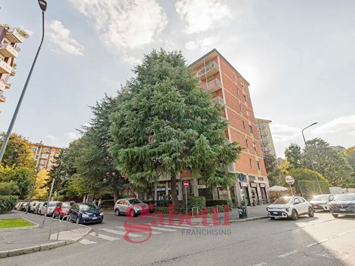 Appartamento trilocale in vendita in Via Ambrogio Alciati, Milano