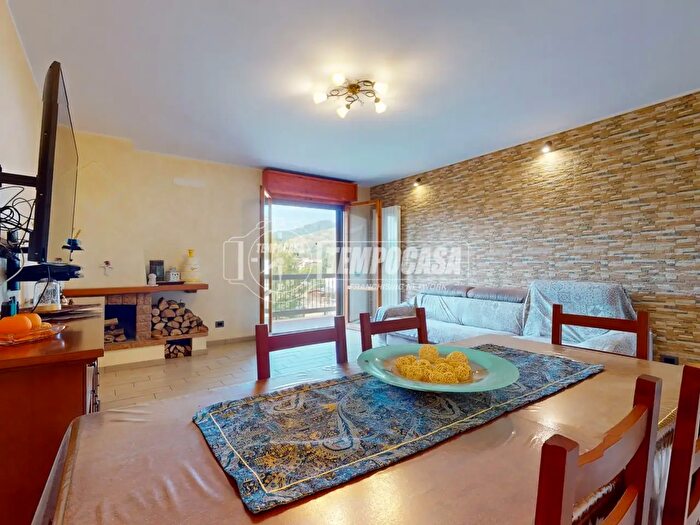 Appartamento con 6 locali in vendita in Castellarano