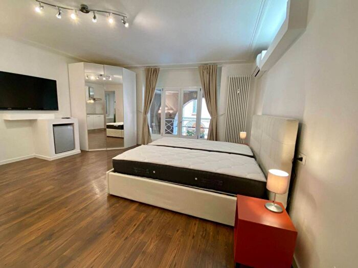 Appartamento monolocale in affitto in Via Monte Grappa, Centro Storico, Bologna