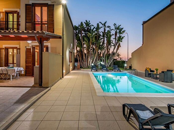 Casa con 5 locali in affitto in Via Giardini del Conte, Valderice