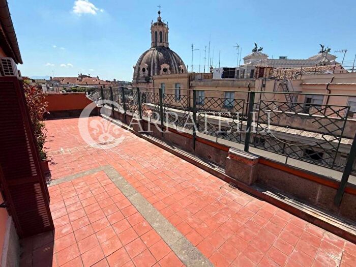 Casa quadrilocale in affitto in Via Panisperna, Monti, Roma