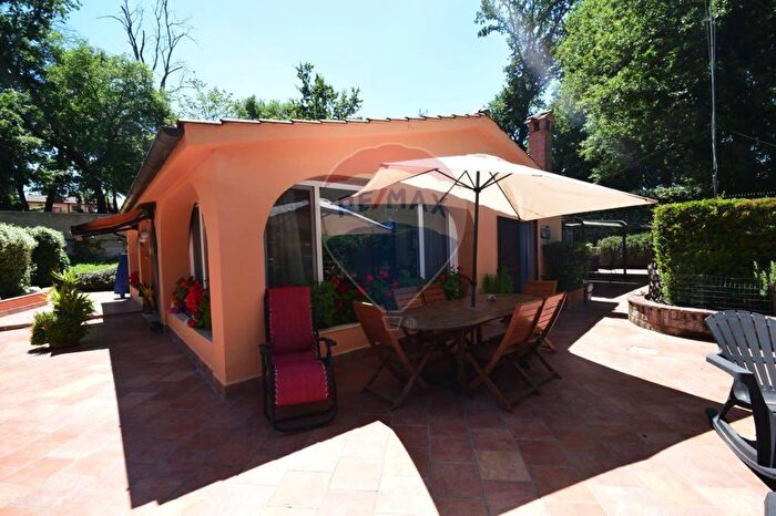 Casa con 7 locali in vendita in Via della Bufalotta, Roma