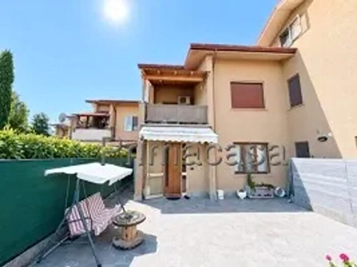 Casa con 6 locali in vendita in Via Paglia d, Nogara