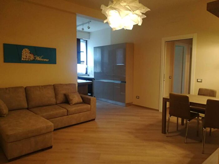 Appartamento trilocale in affitto in Viale Tibaldi, Pezzotti Meda, Milano
