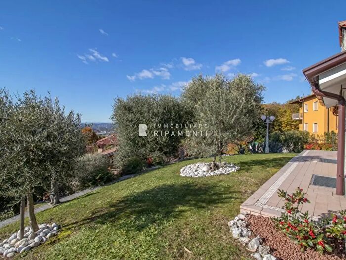 Casa con 6 locali in vendita in Via della Boggia, Ello