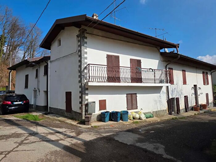 Appartamento trilocale in vendita in Via Filatoia, Faloppio