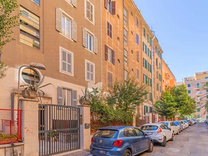 Appartamento trilocale in vendita in Via Carnia, Bologna, Roma