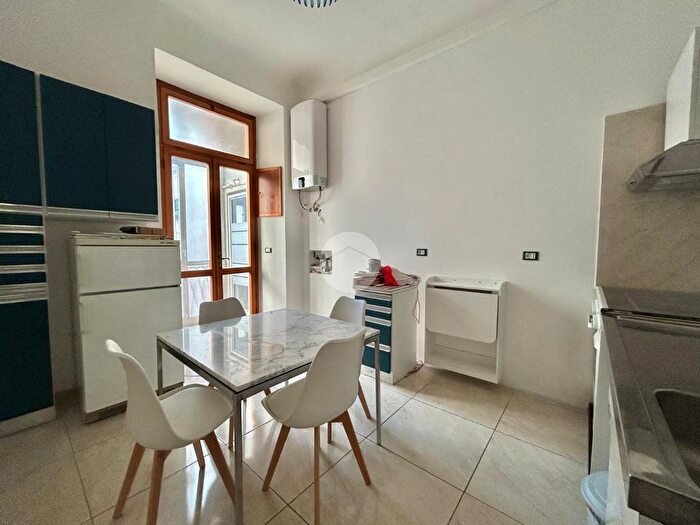 Appartamento trilocale in vendita in Via Camillo Benso Cavour, Savona