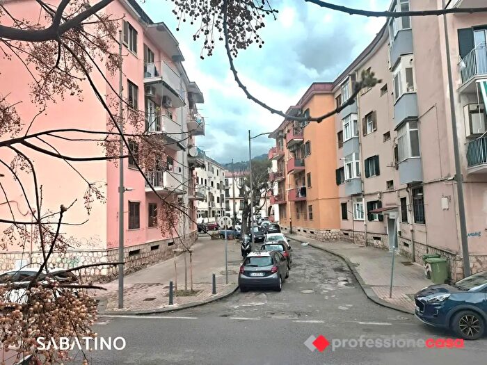 Appartamento bilocale in vendita in Via Giulio Ruggi, Salerno