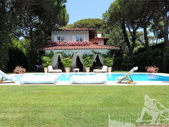 Casa con 6 locali in affitto in Roma Imperiale, Forte dei Marmi