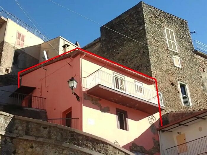 Casa quadrilocale in vendita in Farindola
