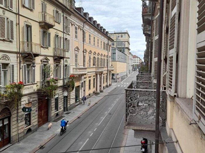 Appartamento trilocale in affitto in Via dellAccademia Albertina, Via della Rocca, Torino