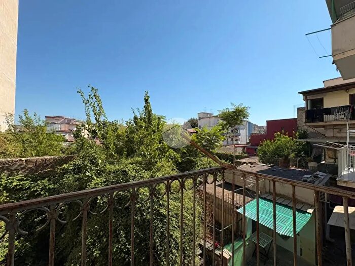 Appartamento trilocale in vendita in Via Vittorio Veneto, Napoli