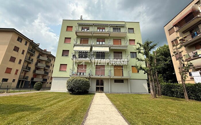 Appartamento trilocale in vendita in Via Attilio Maiocchi, Lodi