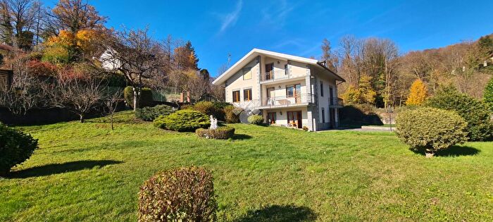 Casa con 8 locali in vendita in Fraz Procaria, Ceres