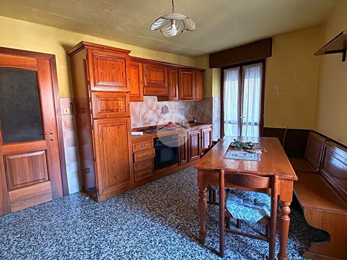 Casa quadrilocale in vendita in Via Valle, Losine