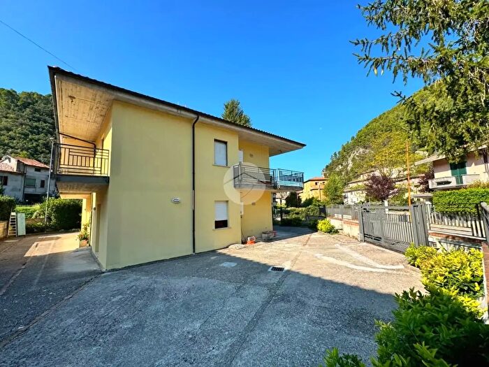 Casa con 8 locali in vendita in Via Sandro Pertini, Arrone