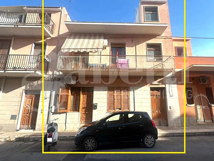 Casa con 11 locali in vendita in Via d'Agata Micale, Avola