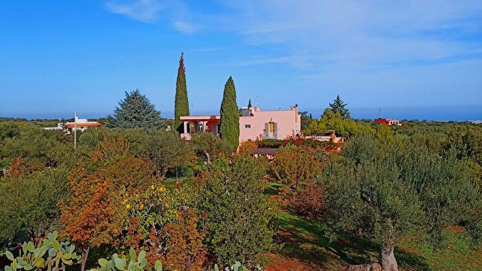 Casa con 16 locali in vendita in Monopoli