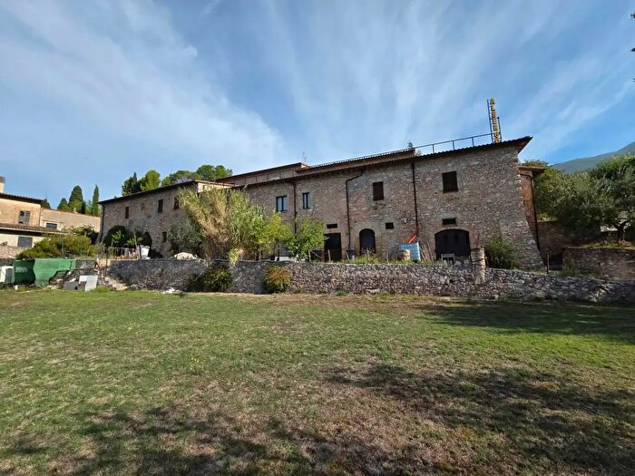 Casa con 10 locali in vendita in Loc Camporeale, Trevi