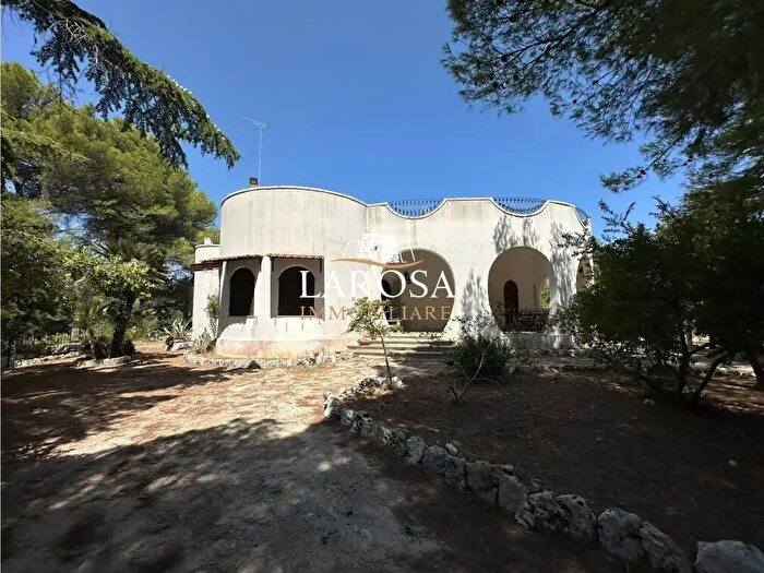 Casa con 9 locali in vendita in Sp, Vernole