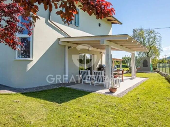 Casa con 6 locali in vendita in Castiglione Del Lago