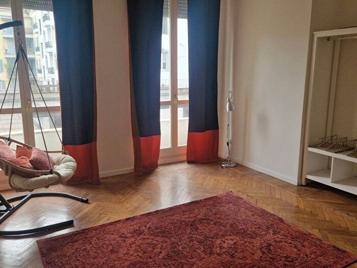 Appartamento trilocale in affitto in Via Ariberto, Corso Genova, Milano