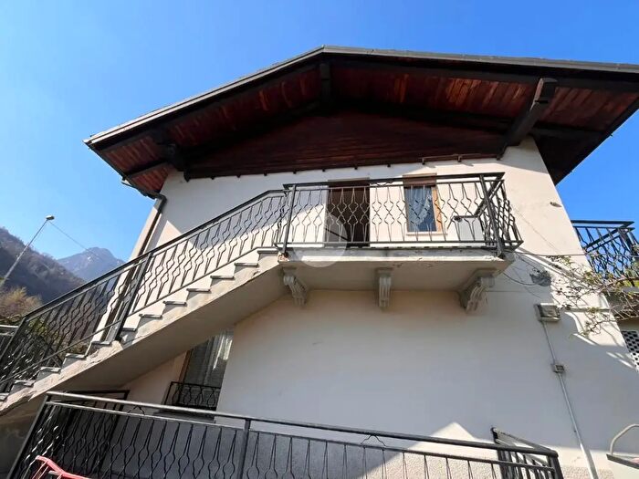 Appartamento trilocale in affitto in Frazione Trepont, Villeneuve