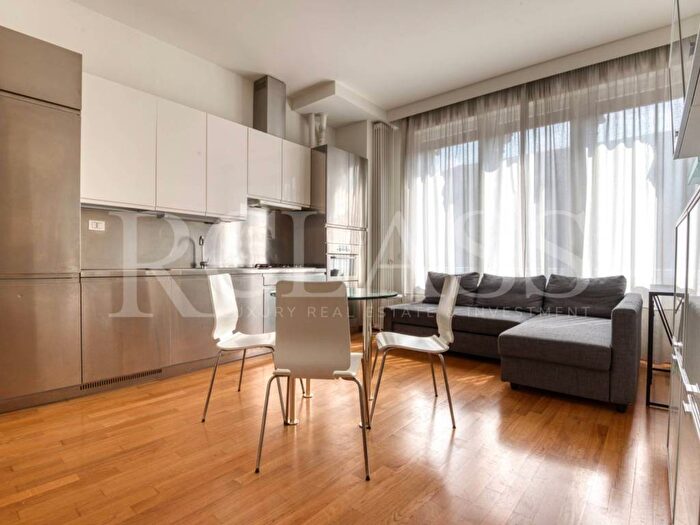 Appartamento bilocale in affitto in Via Luigi Settembrini, Centrale, Milano