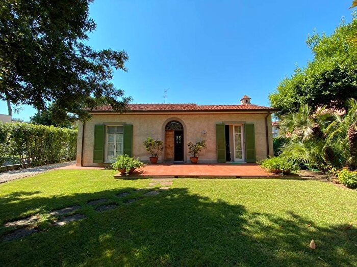 Casa con 6 locali in affitto in Centro, Forte dei Marmi