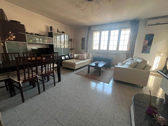 Appartamento quadrilocale in vendita in Via B Telesio, Davoli