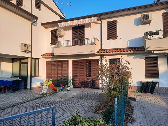 Casa con 5 locali in vendita in Via delle Campanelle, Massa Lombarda