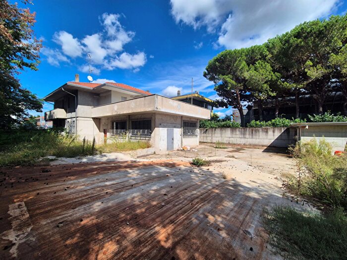 Casa con 6 locali in vendita in Via Rogorazza, Cardano Al Campo