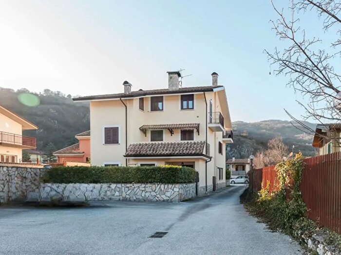 Appartamento con 5 locali in vendita in Via Casili, Alfedena