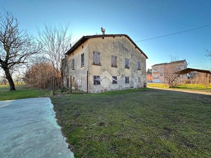 Casa con 6 locali in vendita in Via Prato Bovino, Castelnovo Di Sotto
